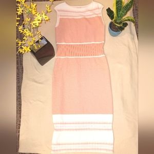 🌻🌇 Hit the town in the beautifully made dress